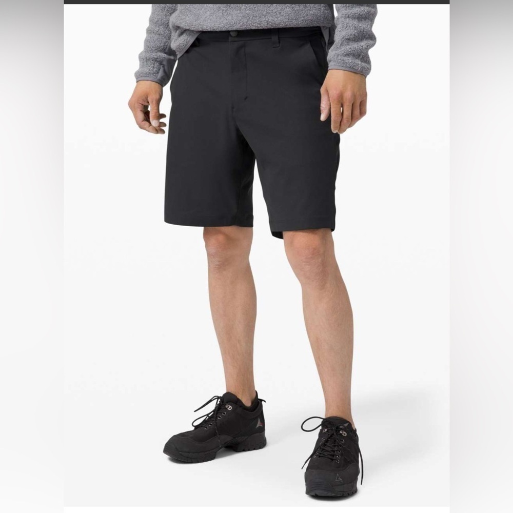 Lululemon Commission Classic-Fit Short 9" *Warpstreme
Navy blue